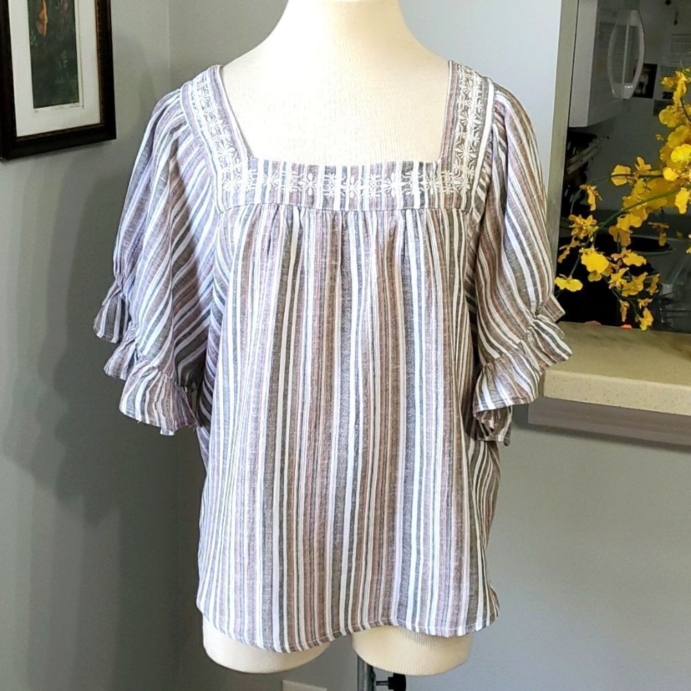 STUDIO WEST Blouse,‎ size large. Gray/pink small striped. Ruffle sleeves.
